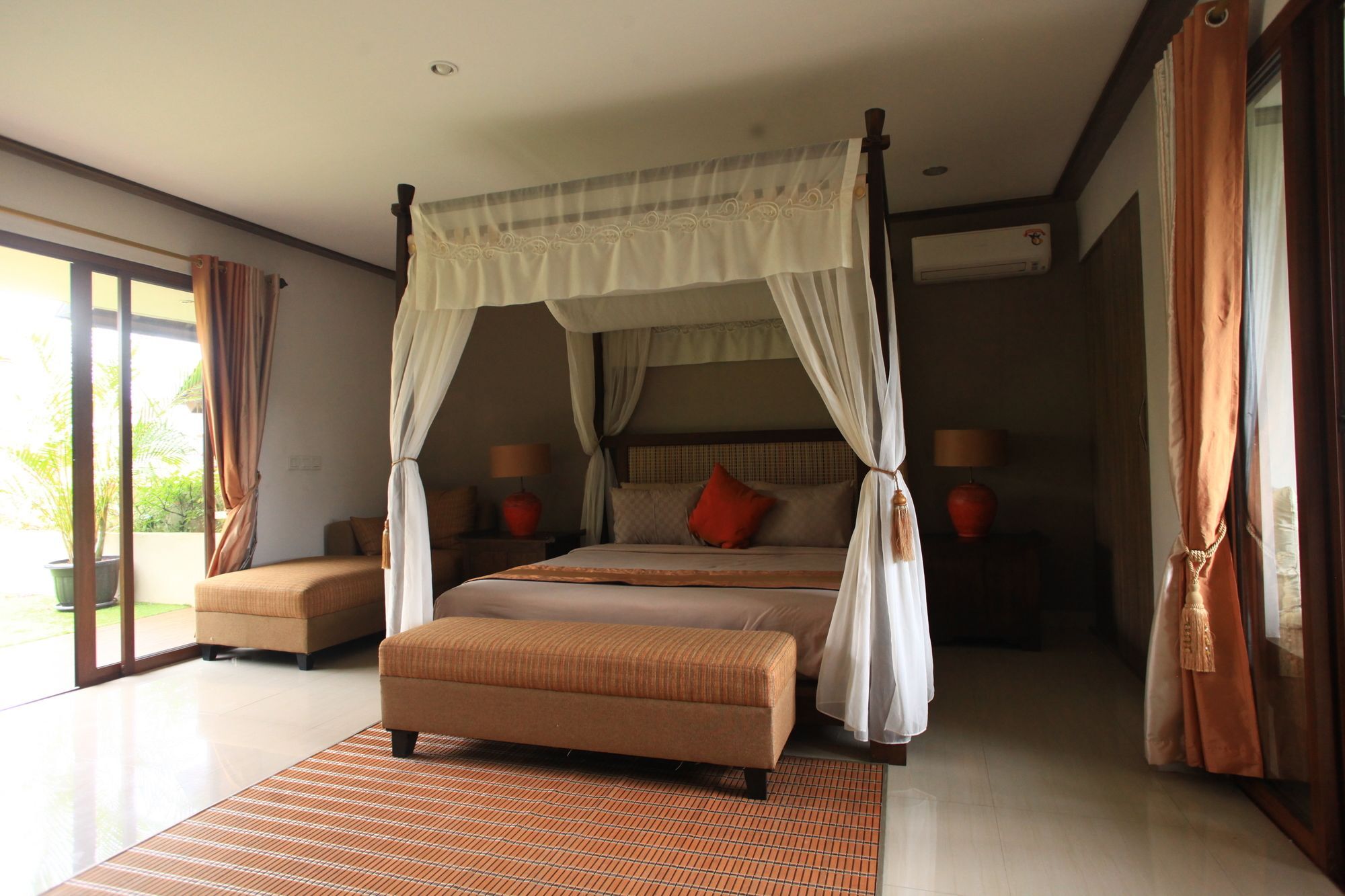 Puri Sabina Bed & Breakfast Джимбаран Экстерьер фото